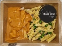 Bild Hähnchen an Paprikasahnesoße, Erbsen & Fusilli