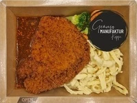 Bild Paniertes Schnitzel mit Bratensoße, Spätzle & Gemüse